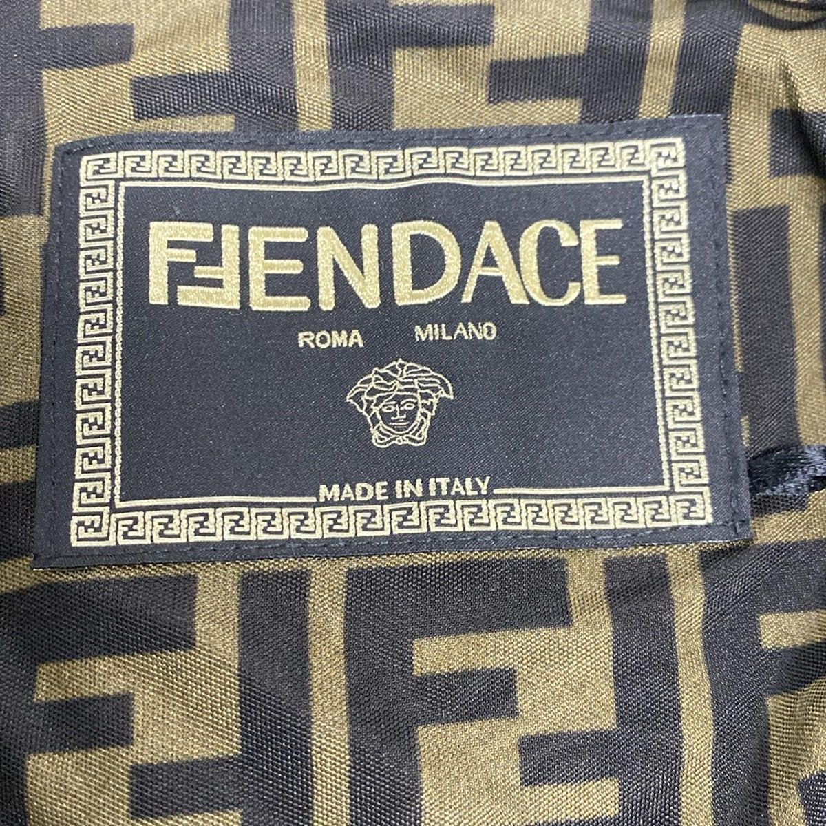 フェンダーチェ パーカー