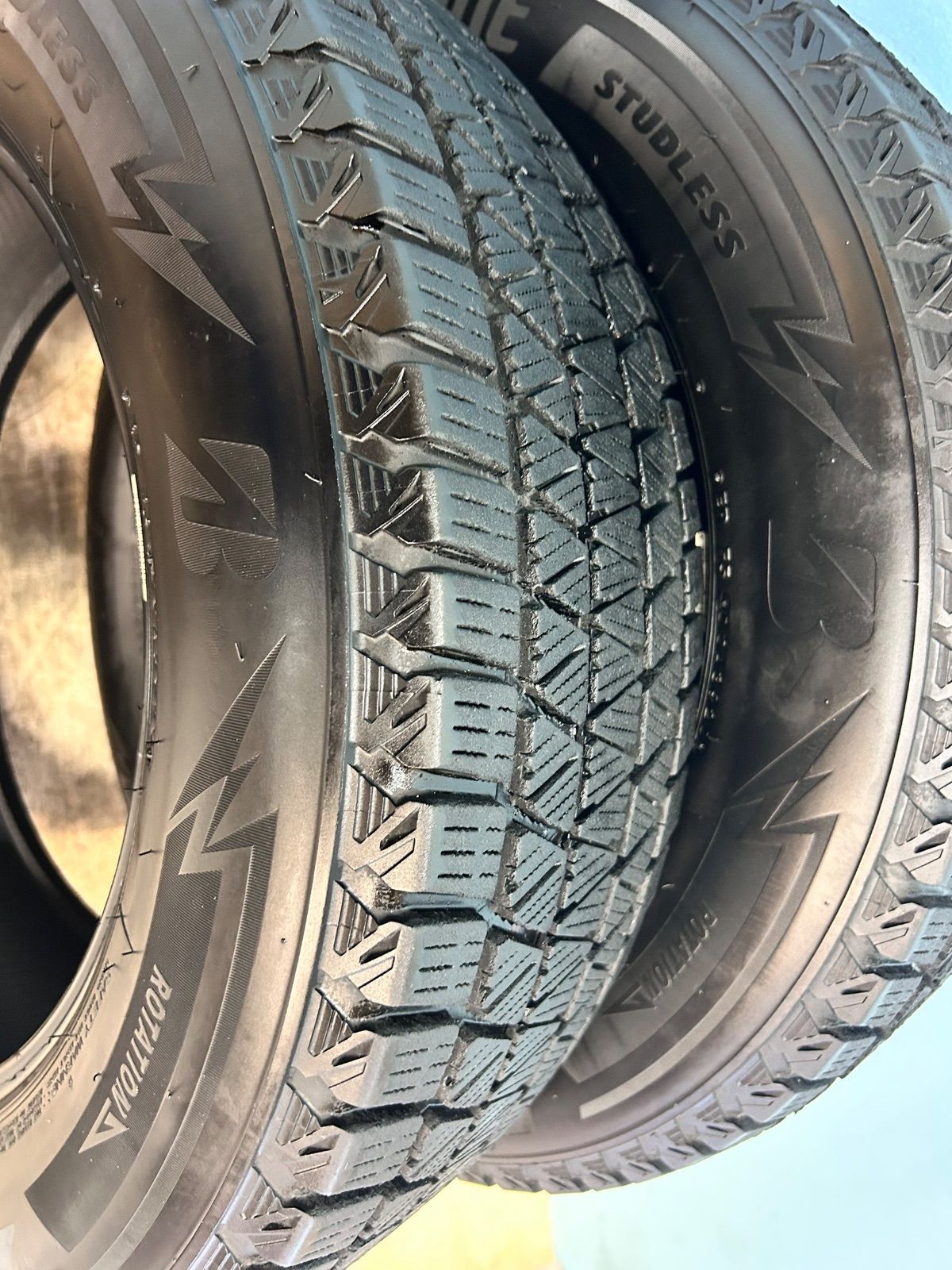 225/65/R17 BRIDGESTONE スタッドレスタイヤ BLIZZAK DM-V3 17インチ 4