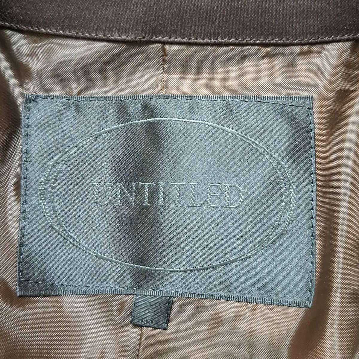 ダークブラウン