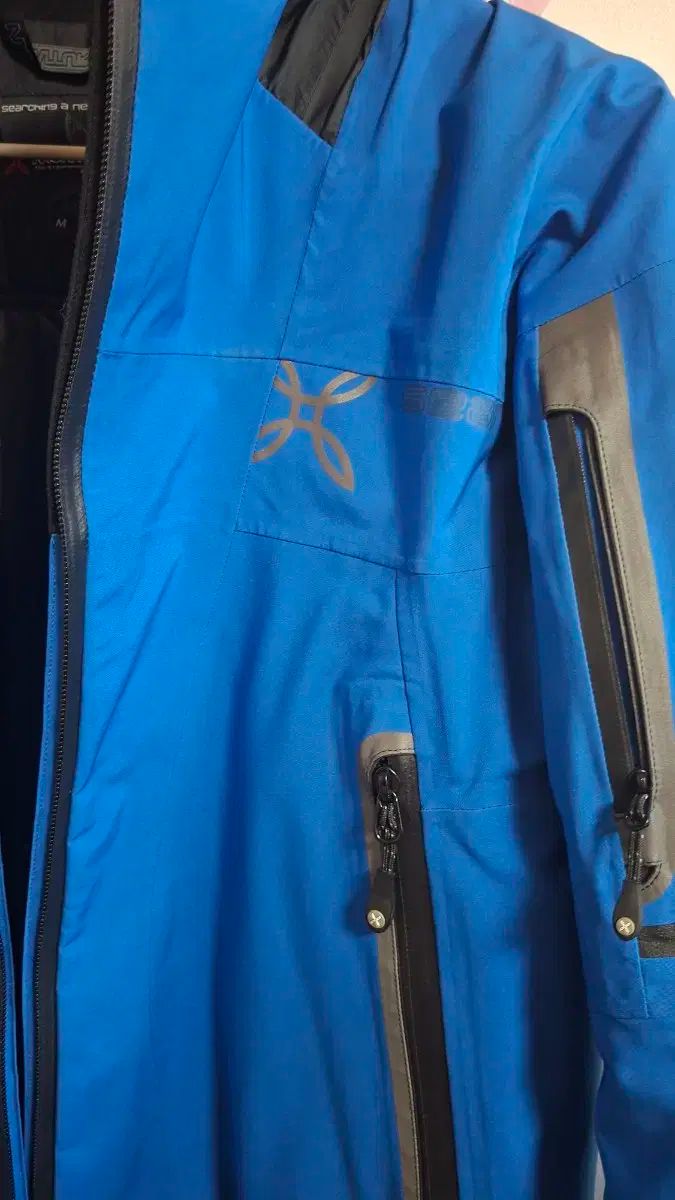 モンチュラ ウィンドブレーカー アウター M