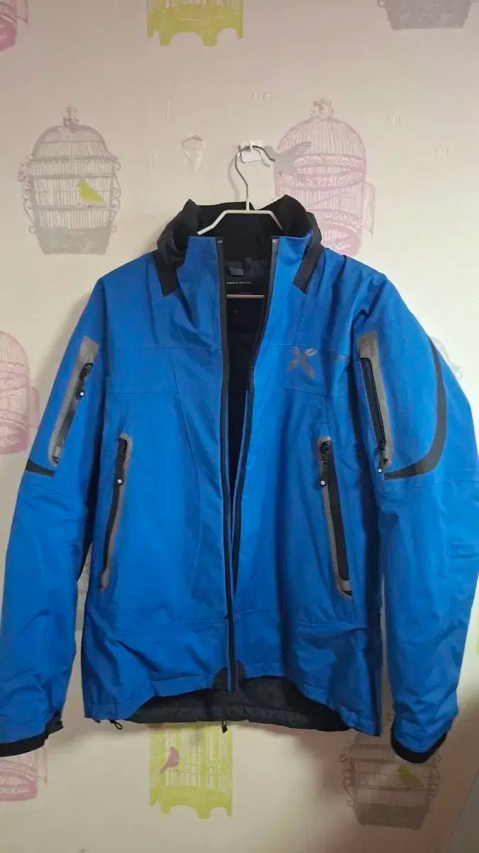 モンチュラ ウィンドブレーカー アウター M