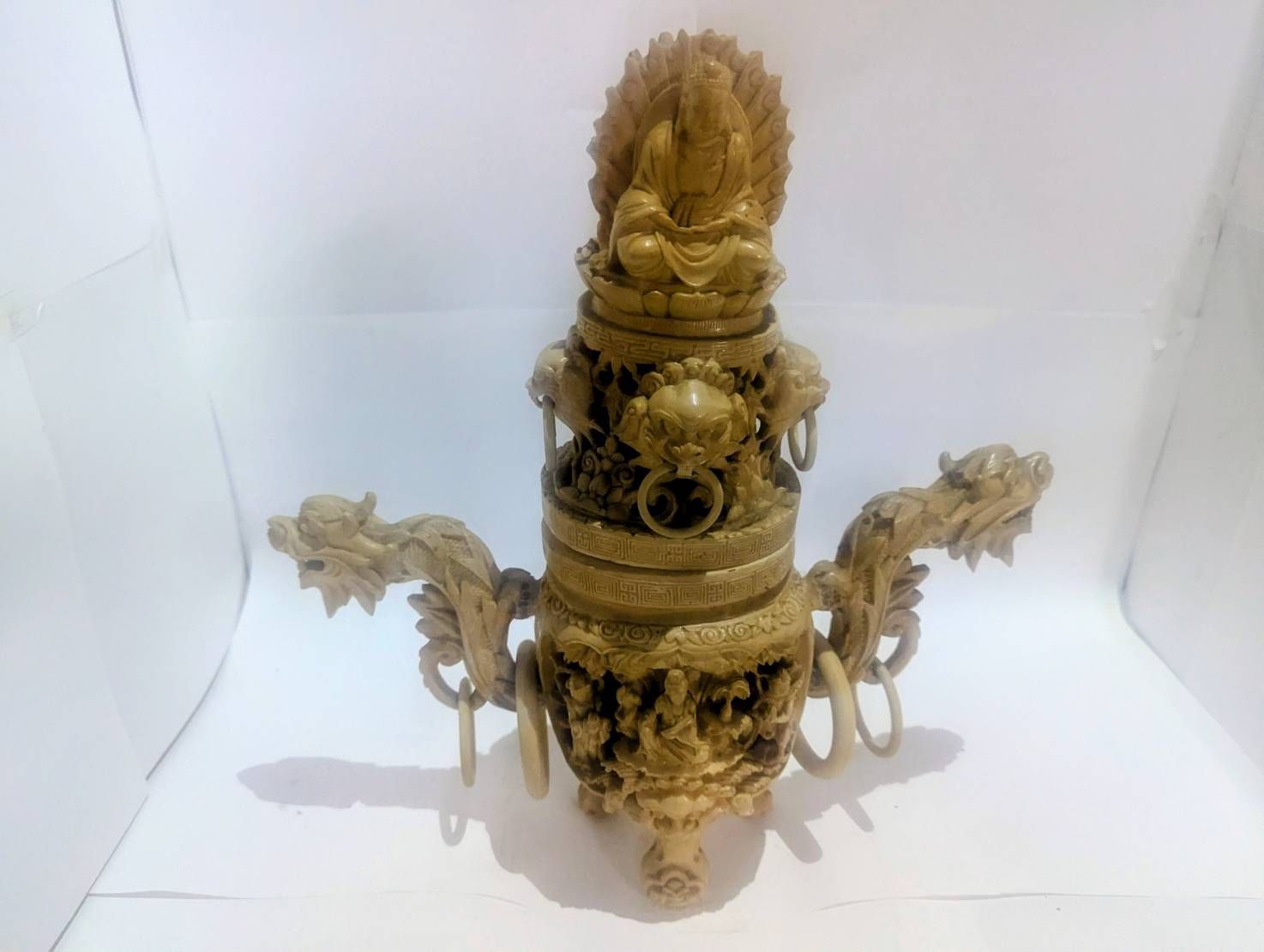 象牙風彫刻三足香炉 頭頂部千手観音・大仏 欠けあり, image size:1474x1110