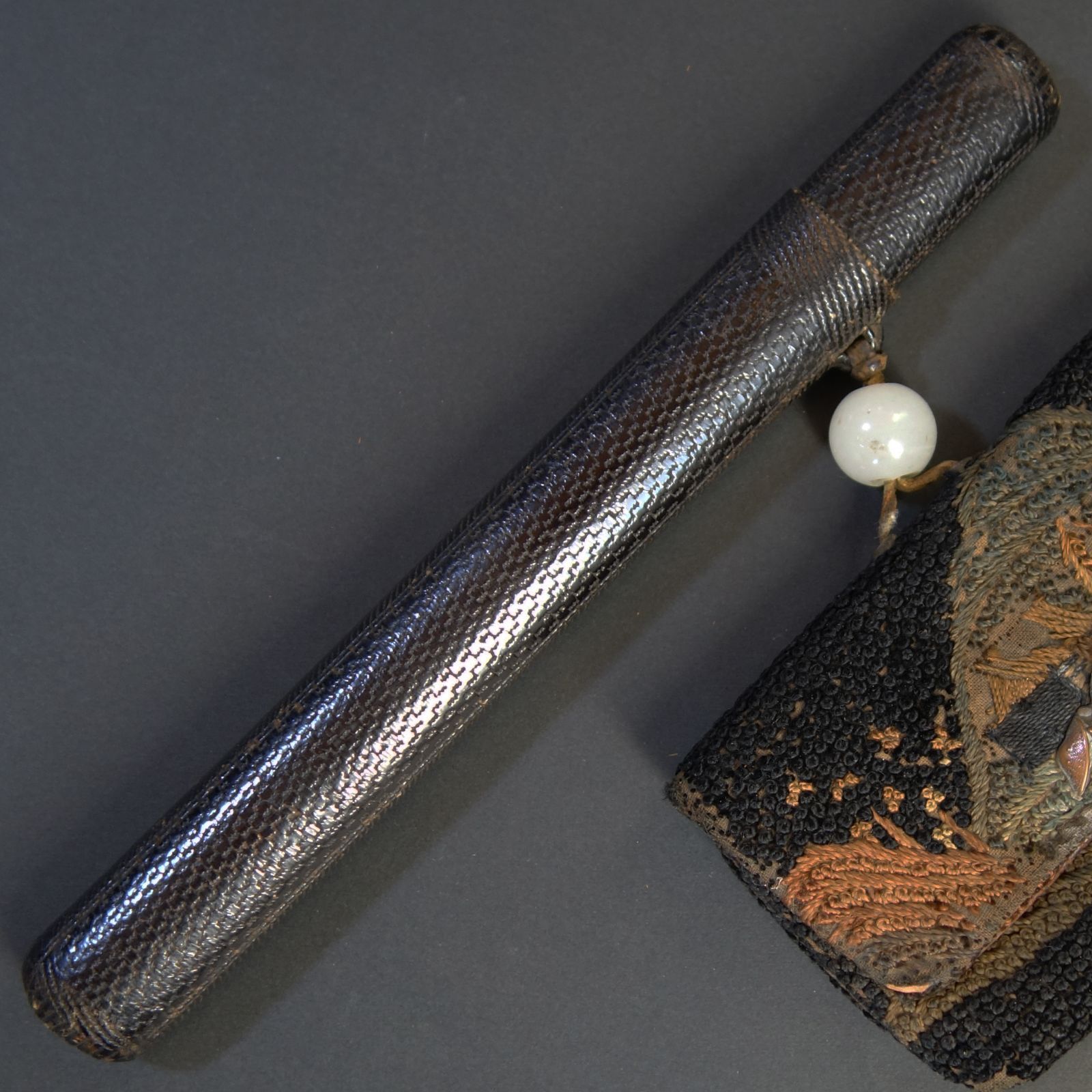 煙管 煙管筒 煙草入 【 煙管 真鍮製 ／ 煙管筒 漆塗製 ／ 煙草入 刺繍