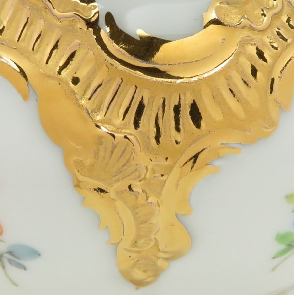 散らし小花 クリーマー