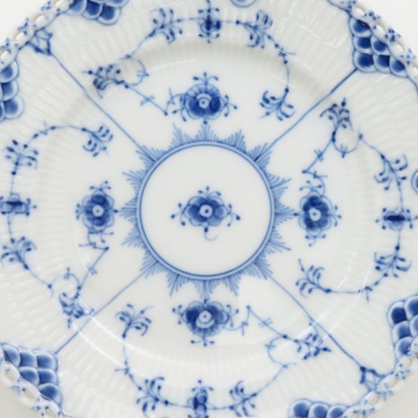 プレート ブルーフルーテッド