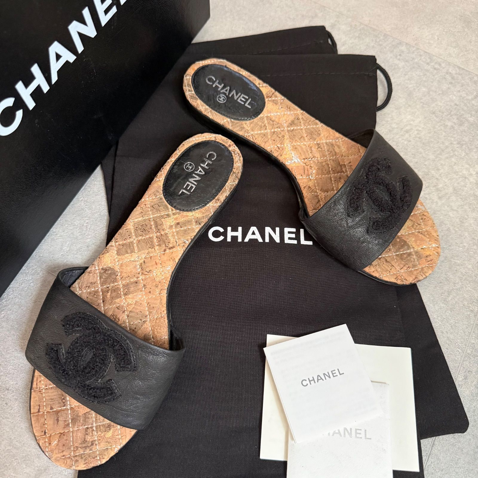 シャネル ファブリック レザー ウッド調 ココマーク ロゴ サンダル ブラック CHANEL シャネル ココマーク レザー ファー マトラッセ スライド