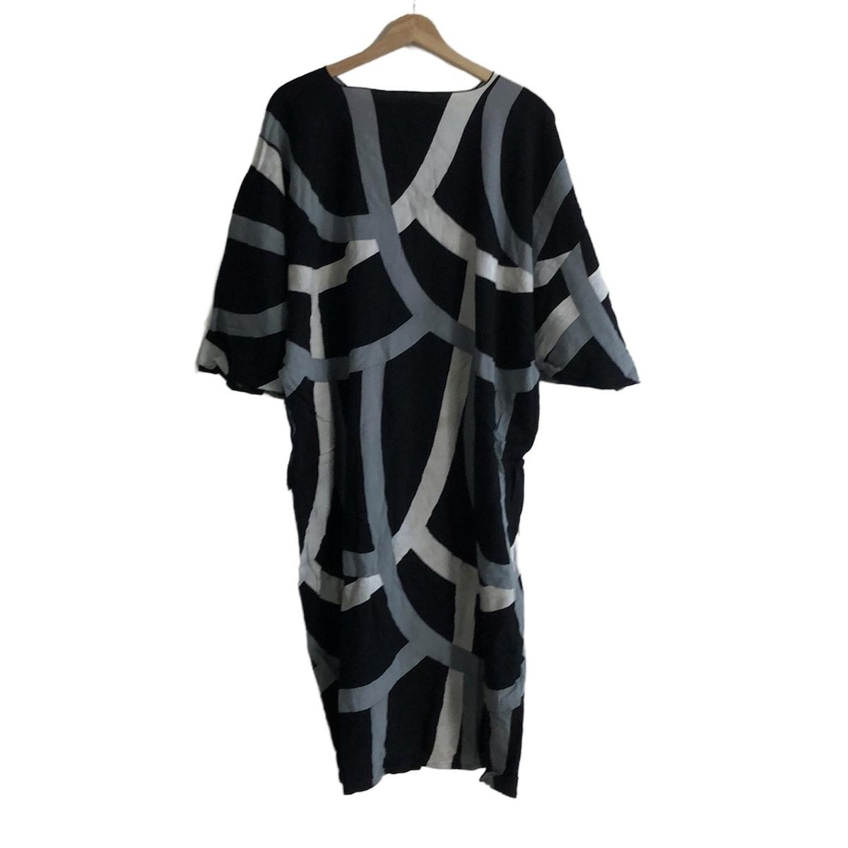 SOU ソウソウ ワンピース レディース - 黒×白×グレー 半袖 ひざ丈