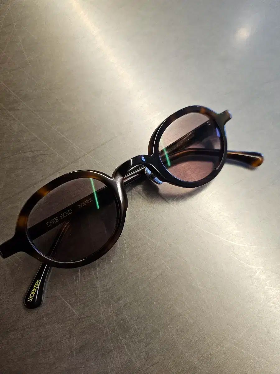  ジンアイウェアダイバーボールドバスク 度なし変色レンズ サングラス 小物