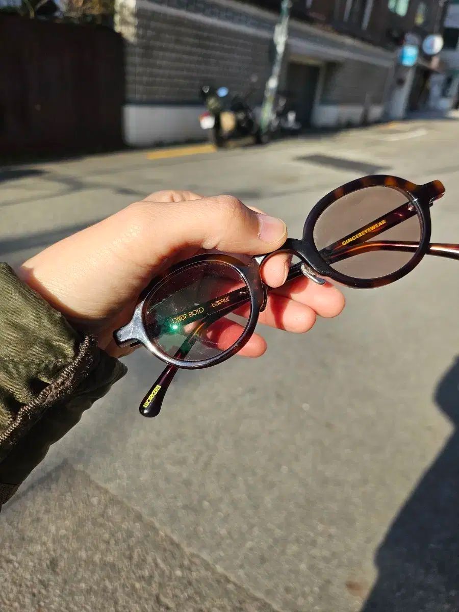 ジンアイウェアダイバーボールドバスク 度なし変色レンズ