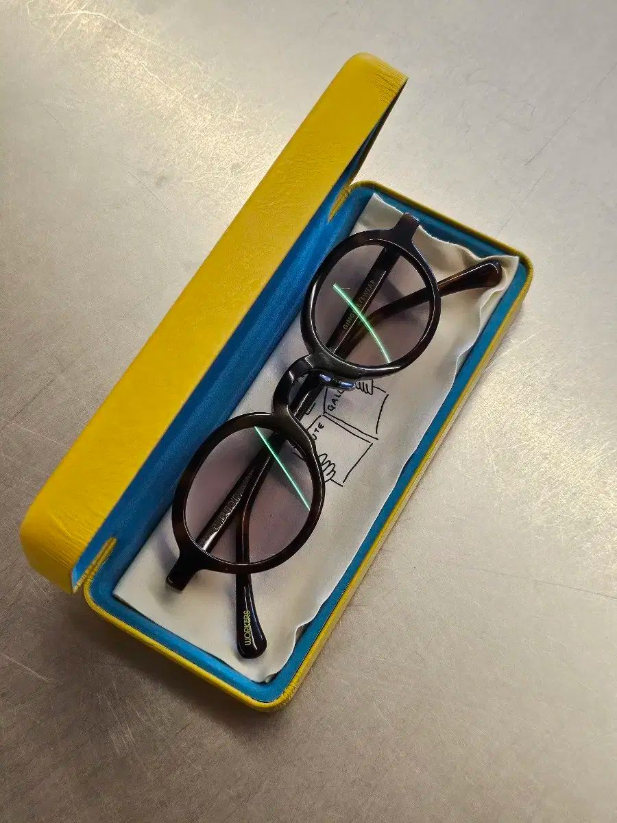 度なし変色レンズ