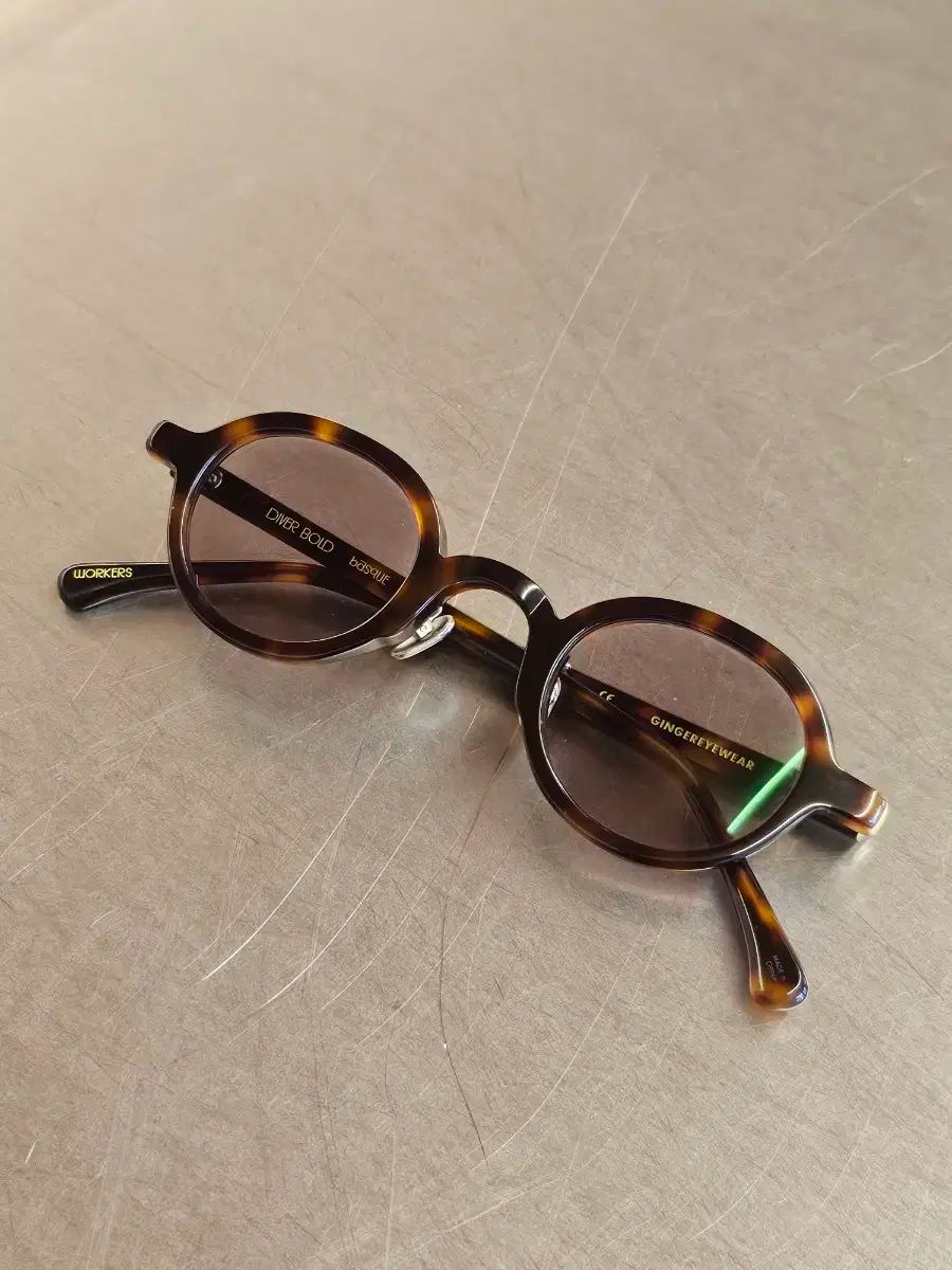 度なし変色レンズ