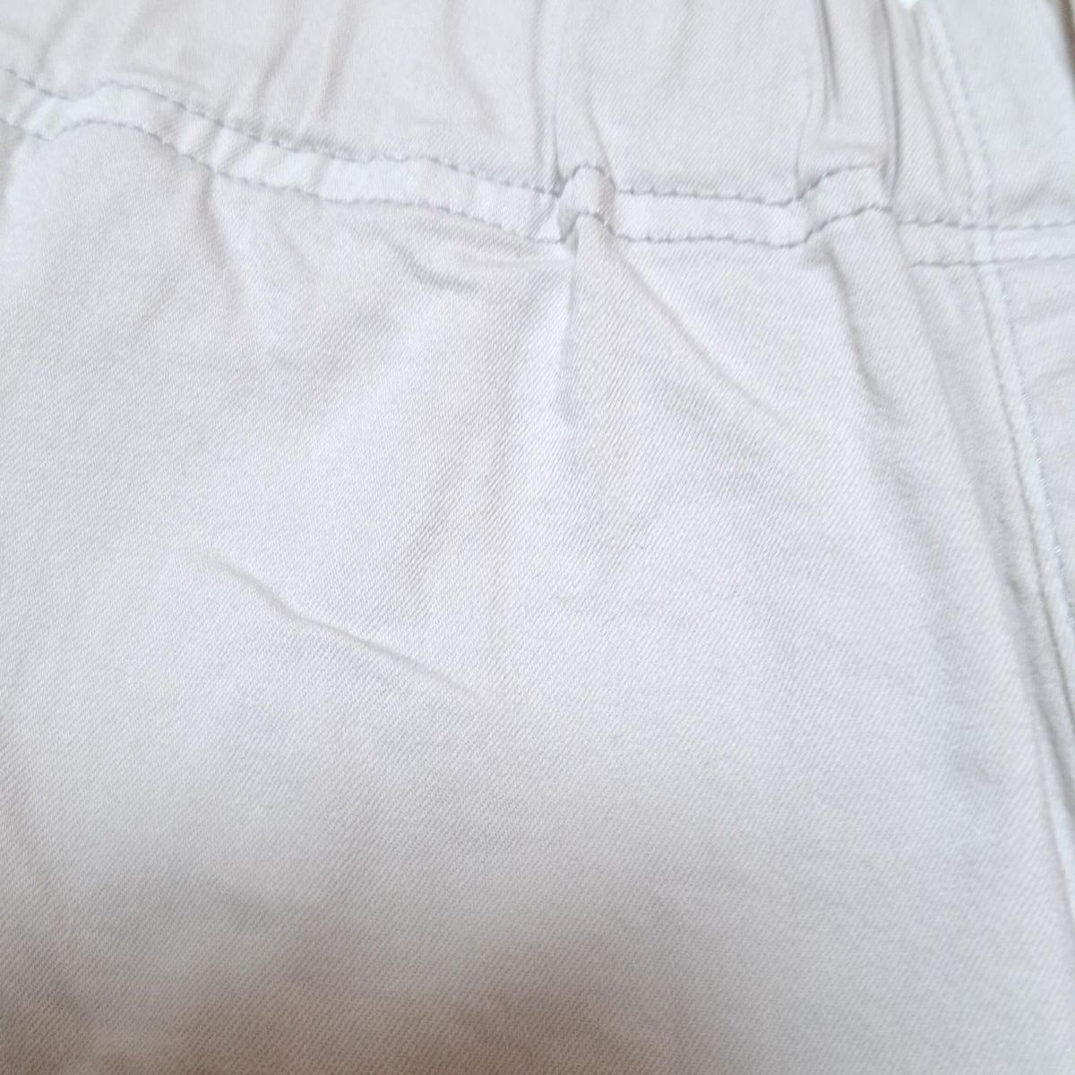 グレーベージュ