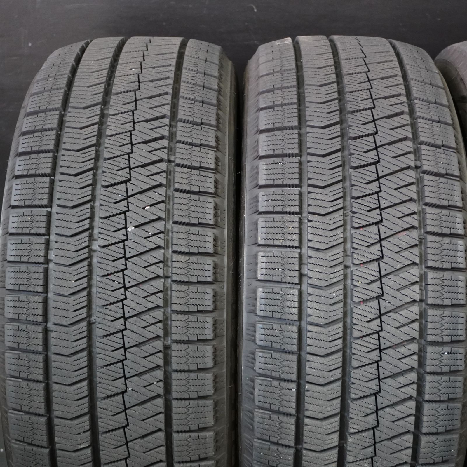 23年製 バリ山 ブリヂストン BLIZZAK VRX2 215/50R17 4本 スタッドレス