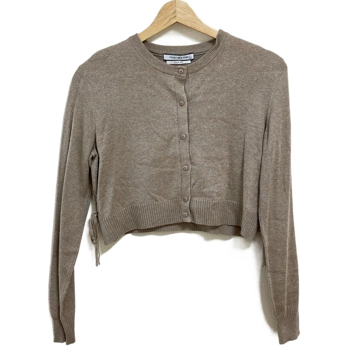 FOXEY NEW YORK カーディガン ボレロ ベージュ　サイズ40 FOXEY NEW YORK(フォクシーニューヨーク) カーディガン サイズ40 M