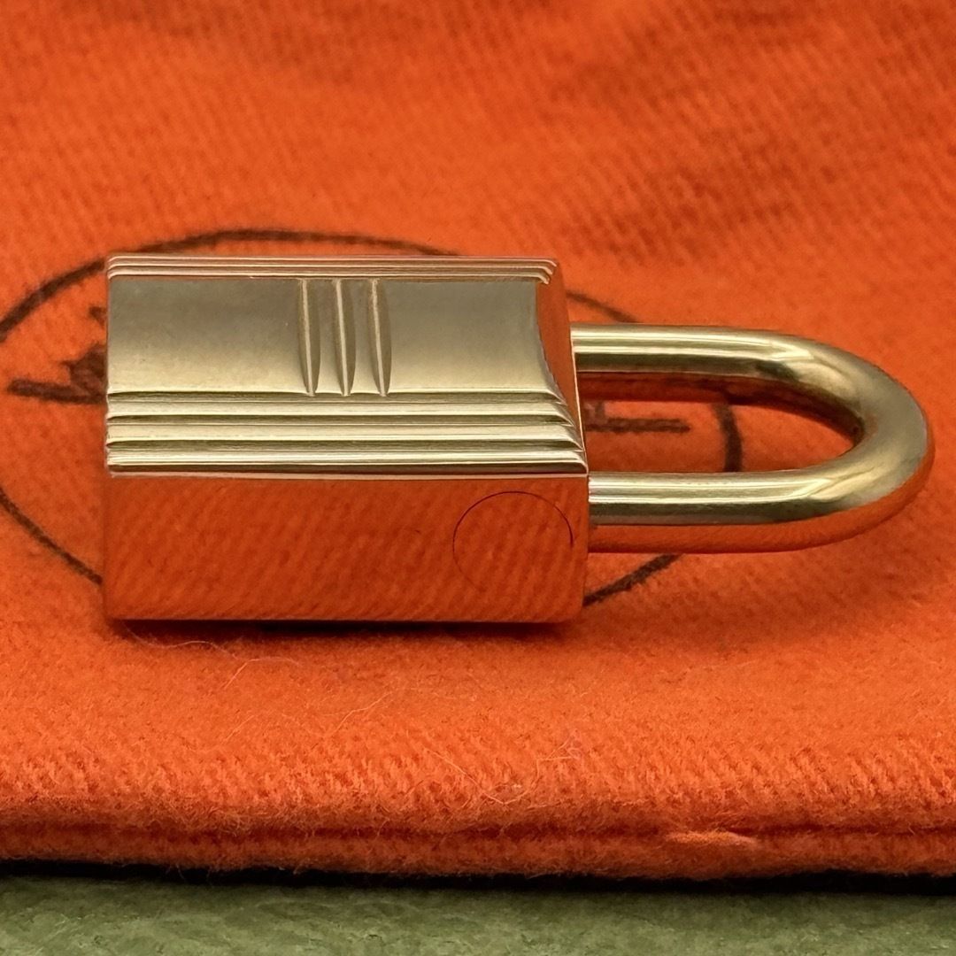  HERMES カデナ ゴールド 102番 チャーム キーホルダー 105413 キーホルダー キーリング 小物