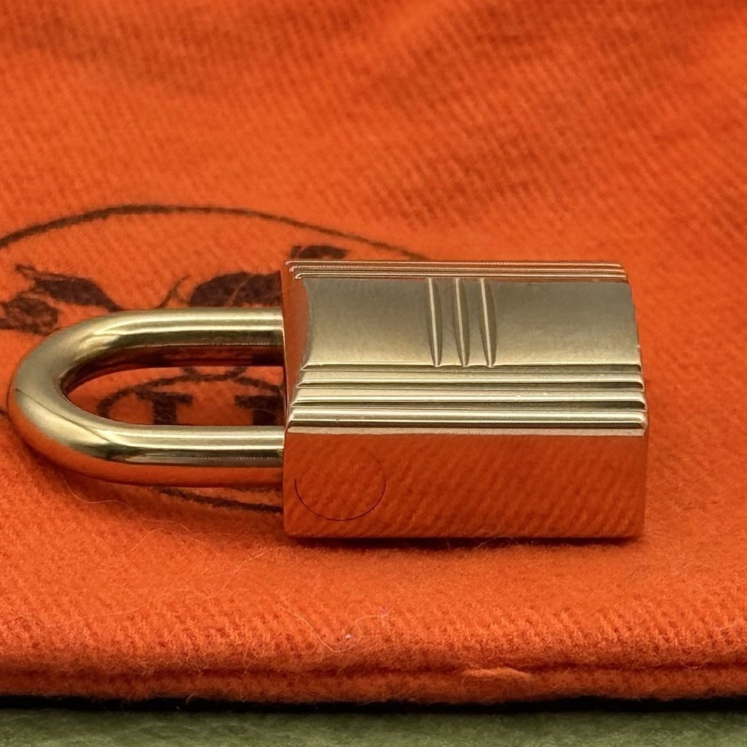 HERMES カデナ ゴールド 102番 チャーム キーホルダー 105413 - メルカリ