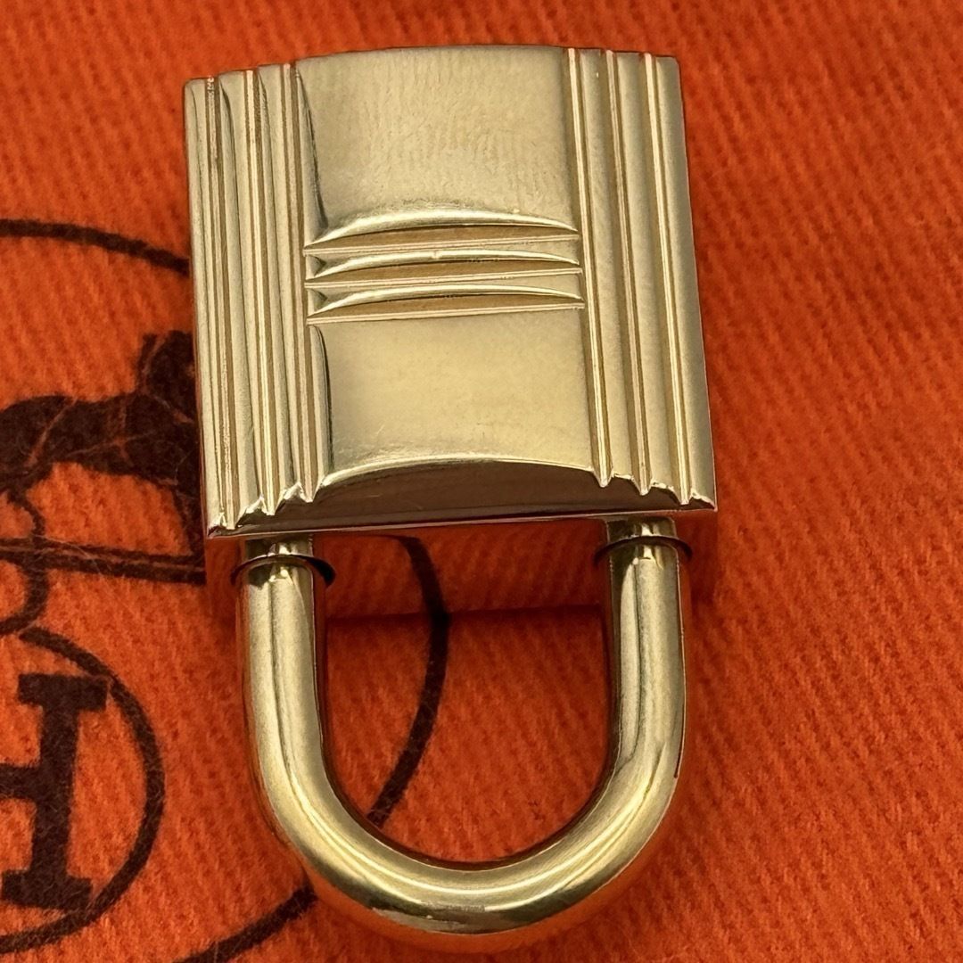 HERMES カデナ ゴールド 102番 チャーム キーホルダー 105413 - メルカリ