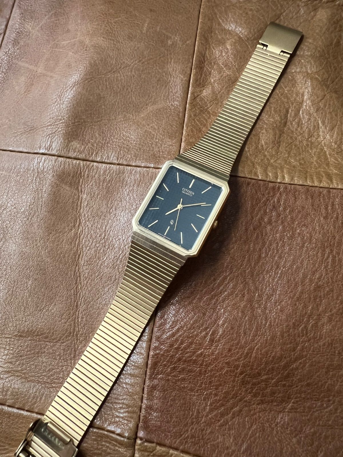 シチズン クオーツ スクエア メンズ 紳士 ゴールド色 稼働品