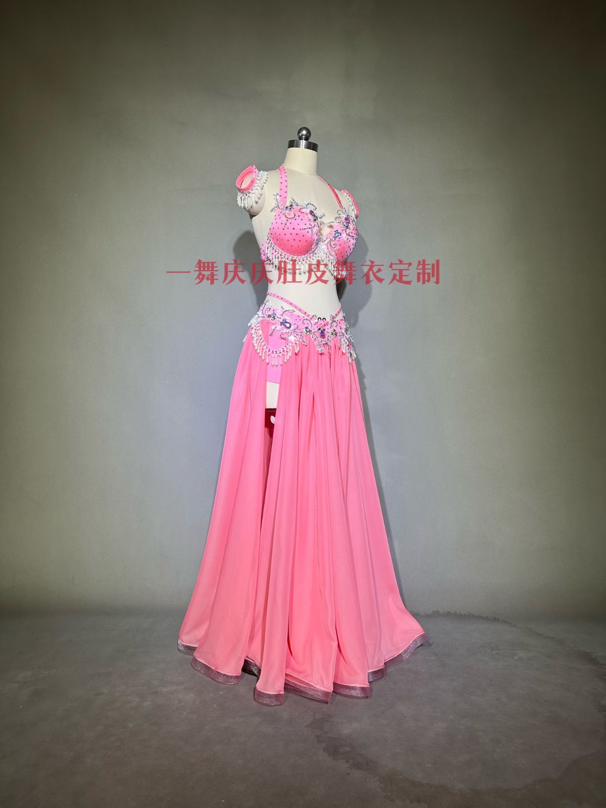 ベリーダンス衣装 蜜桃ピンク 大摆スカート 豪華ストーン装飾 ステージ用 イベント用 団体演出 Y 177