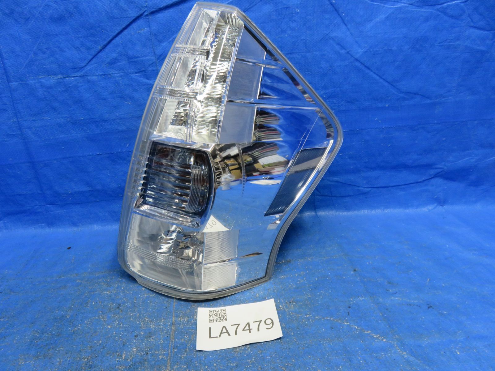 プリウス α 前期 40 ZVW40 純正 右 テール STANLEY 47-46 トヨタ 流星