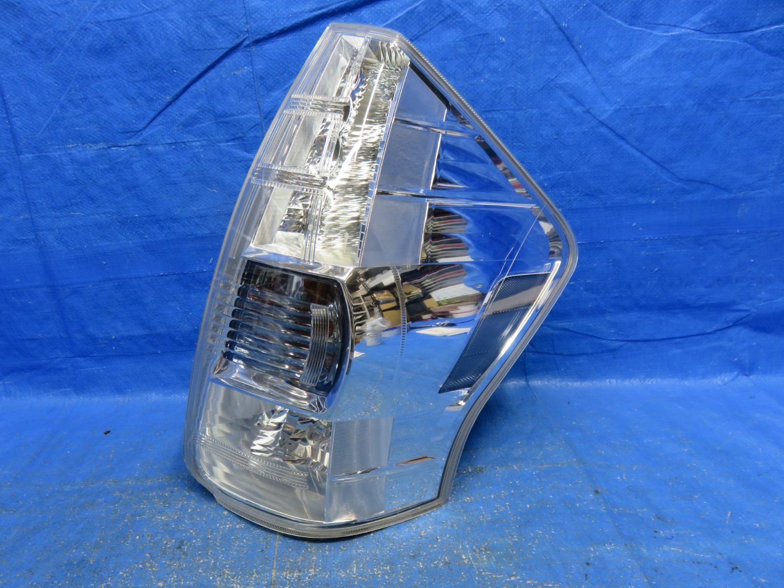 トヨタ プリウスα ZVW41 左右 テールライト STANLEY 47-69 管理5X1116C