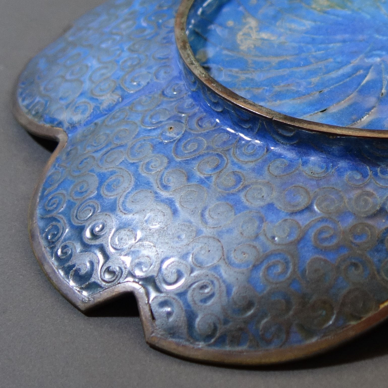 七宝焼 【 桜花形 花鳥図 七宝皿 】七宝 飾皿 骨董 古美術 Dc25051501