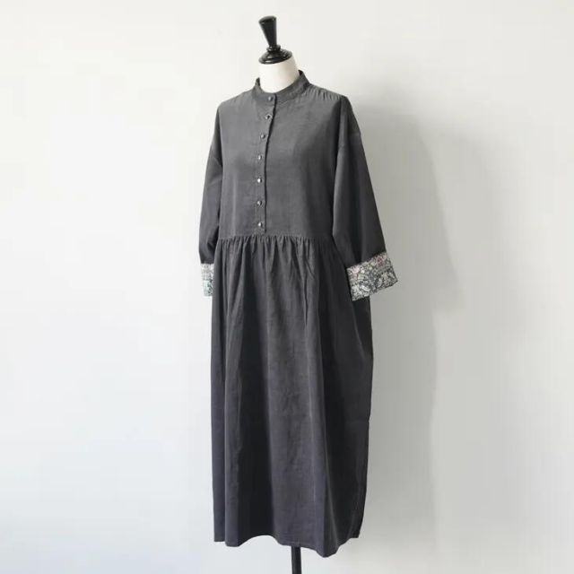 sosotto ソソット 細コール袖裏LIBERTYギャザーワンピース charcoal ワンピース ドレス リバティ Strawberry Thief柄