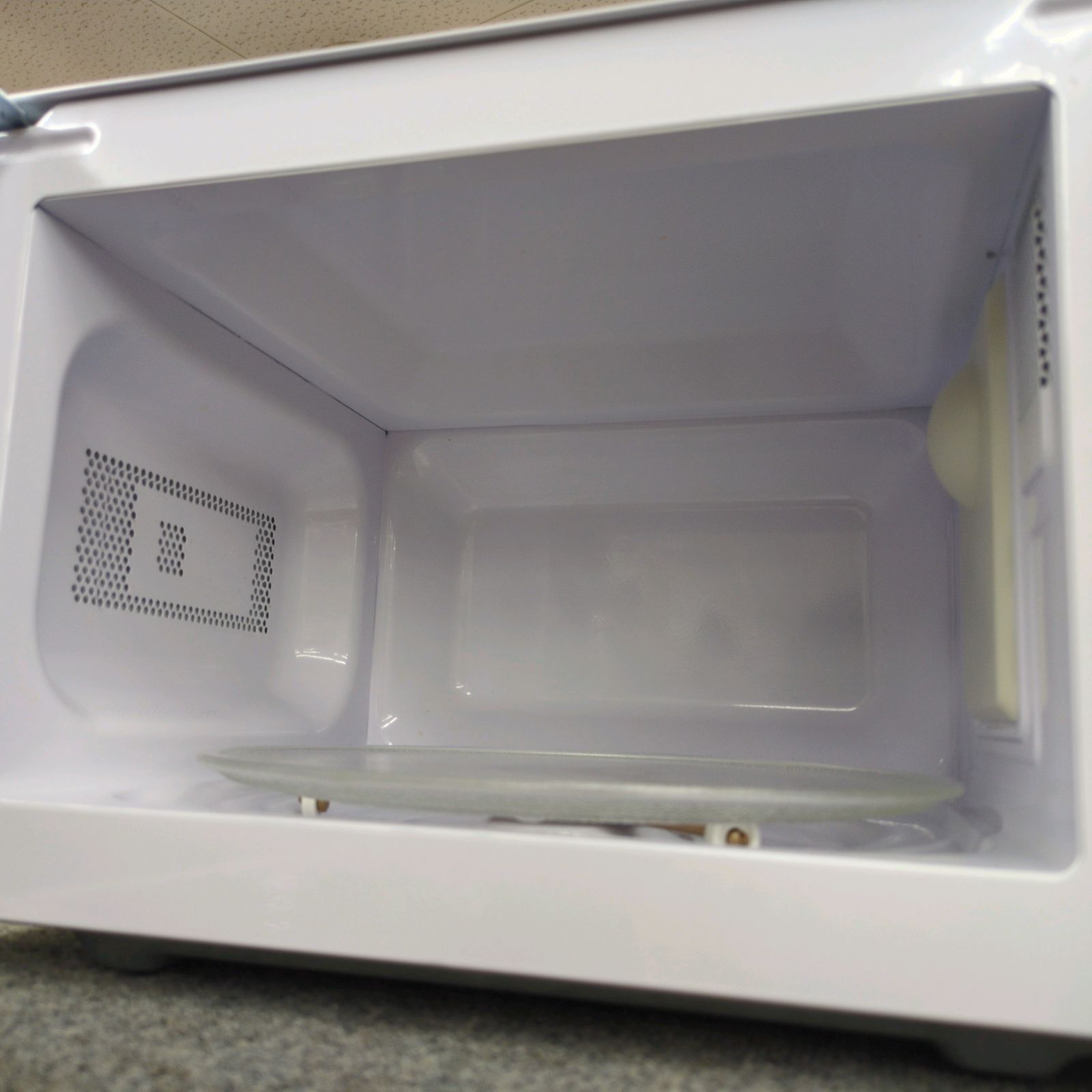生活家電 J562 ☆2023年製☆小キズ小凹み使用感☆アイリス