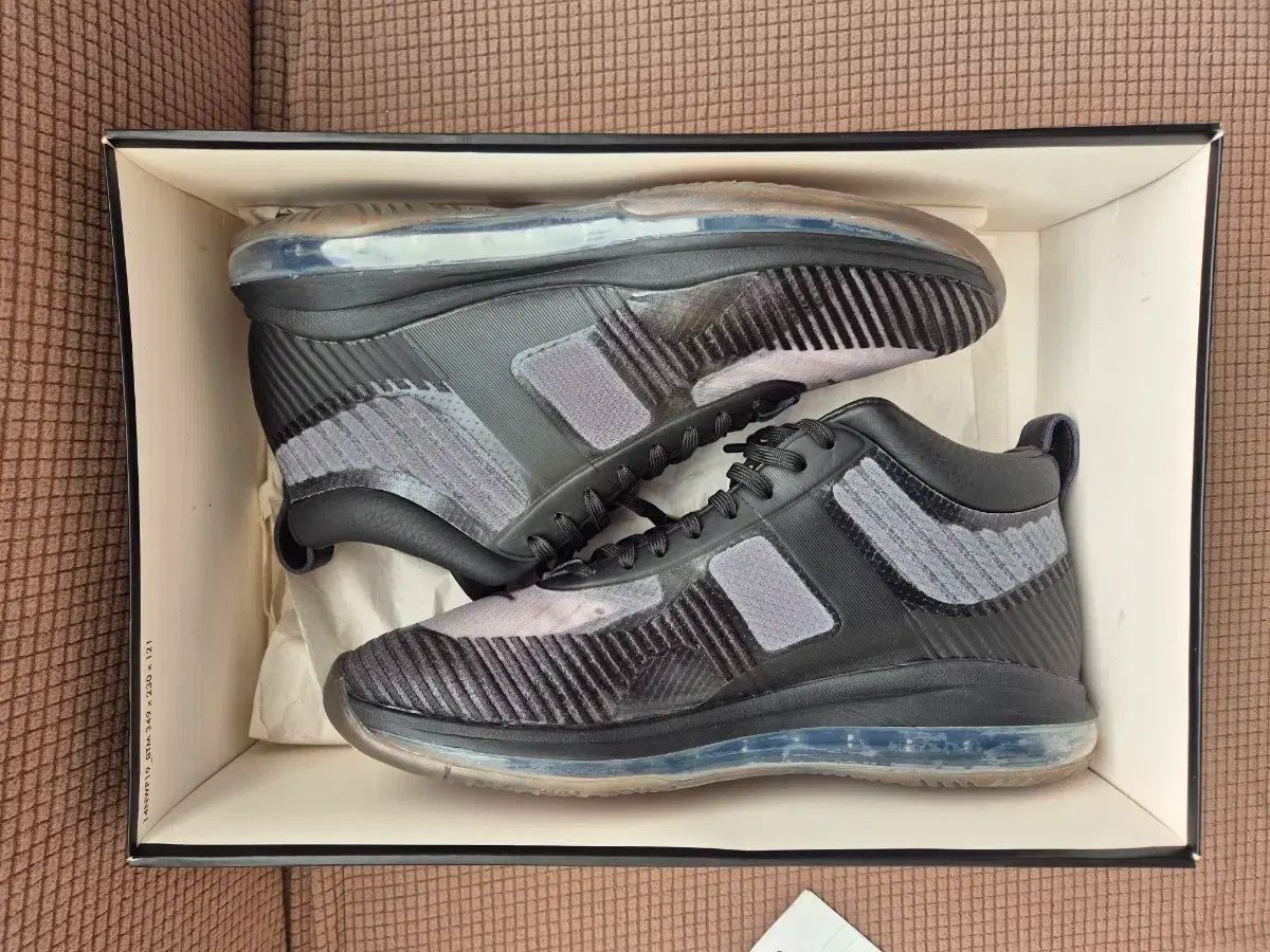 ナイキ レブロン X JE ICON QS ブラック