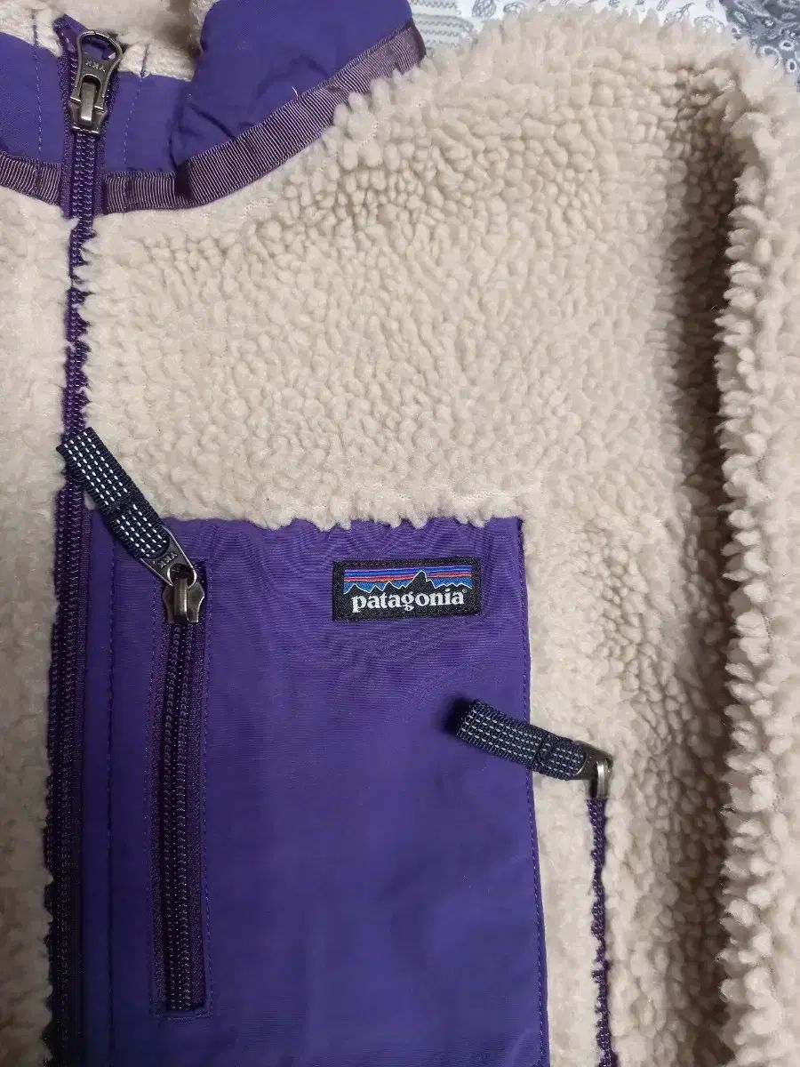 パタゴニア レトロ フリース アイボリー パープル 5-6歳
