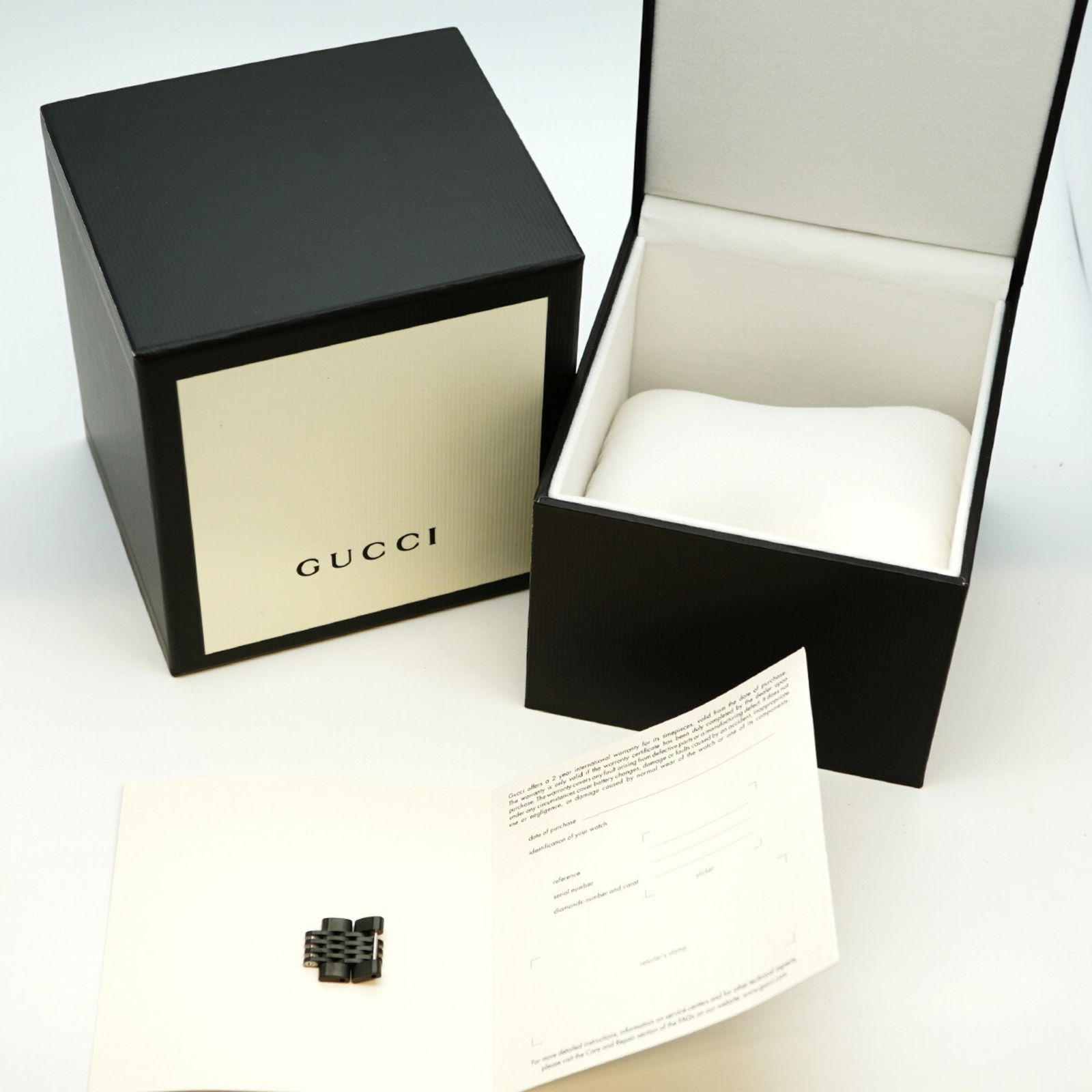 グッチ Gタイムレス 126 2 黒文字盤腕時計 メンズ