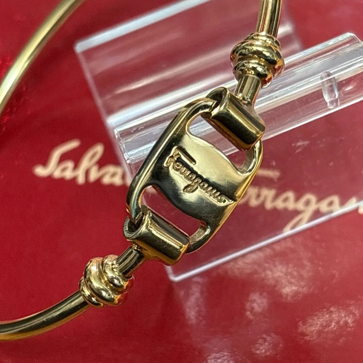 Salvatore Ferragamo サルヴァトーレフェラガモ バングル ブレス ゴールド レディース