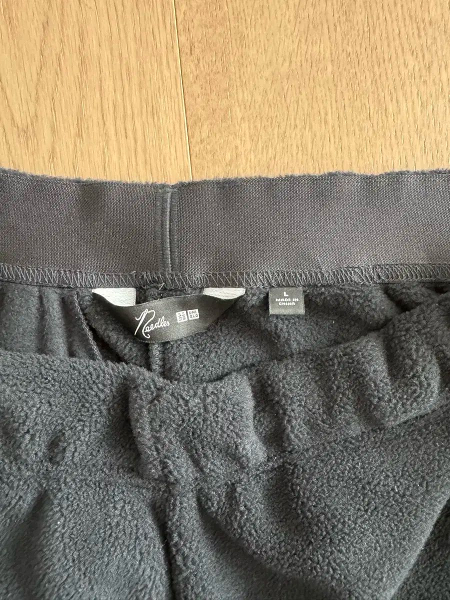 ユニクロ ニードルズ パンツ ブラック L WWW_SMP1DAWEKUDUS_SCH_ID