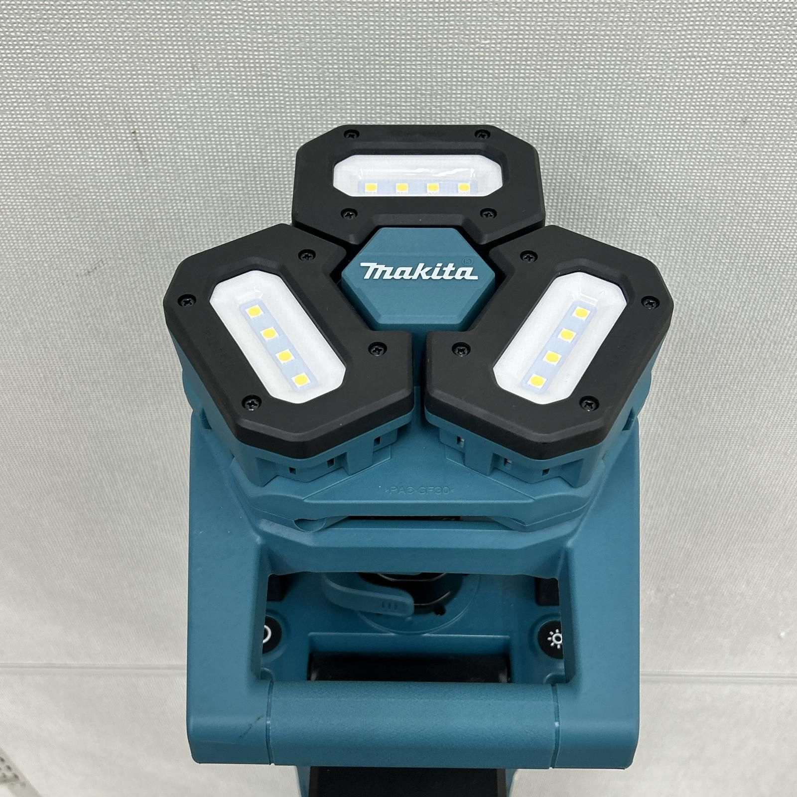  MAKITA マキタ 充電式タワーライト スポット コードレス式 14.4-18 v ケース付 ML 814 その他 電動工具 エア工具