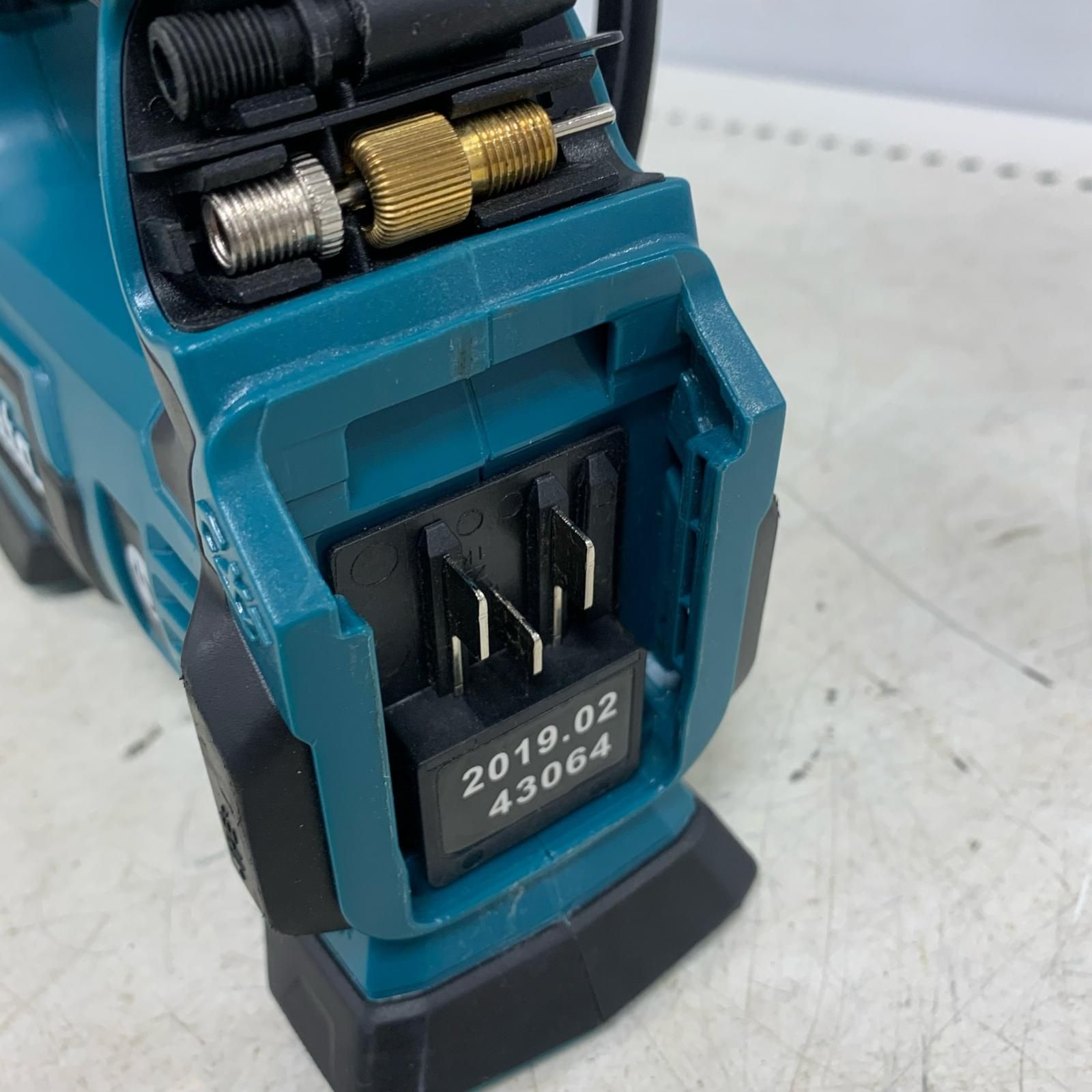 ♭♭MAKITA マキタ 充電式空気入れ 本体のみ 10.8V 2019年製 MP100D
