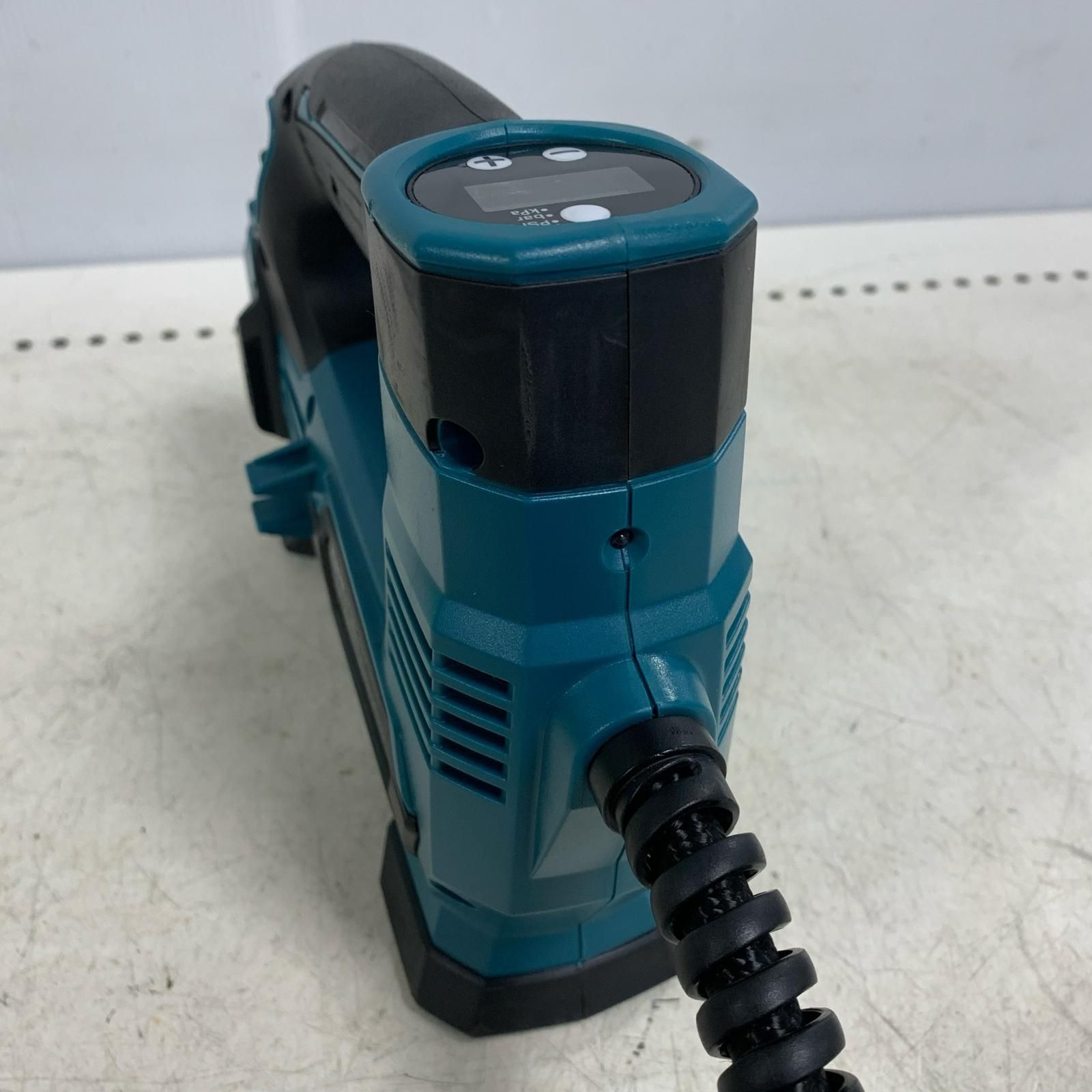  ♭♭MAKITA マキタ 充電式空気入れ 本体のみ 10.8 V 2019年製 MP 100 D その他 電動工具 エア工具