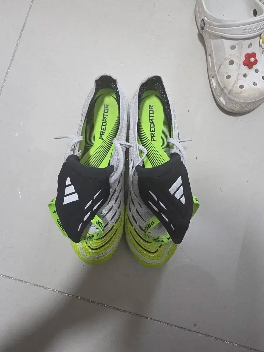 プレデター FT AG 270 サッカーシューズ