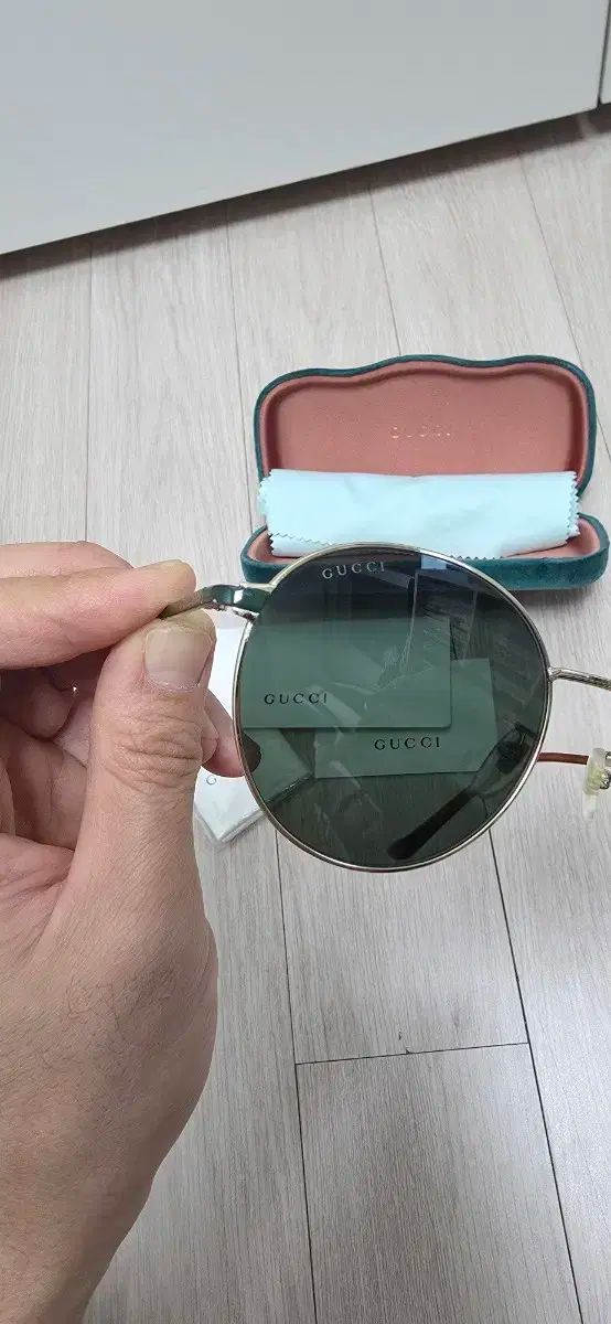 ダークグリーン