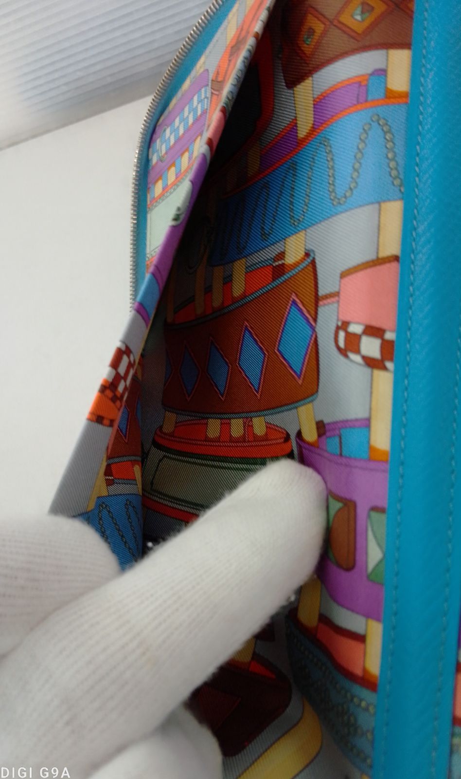 ラウンドファスナー手帳カバー