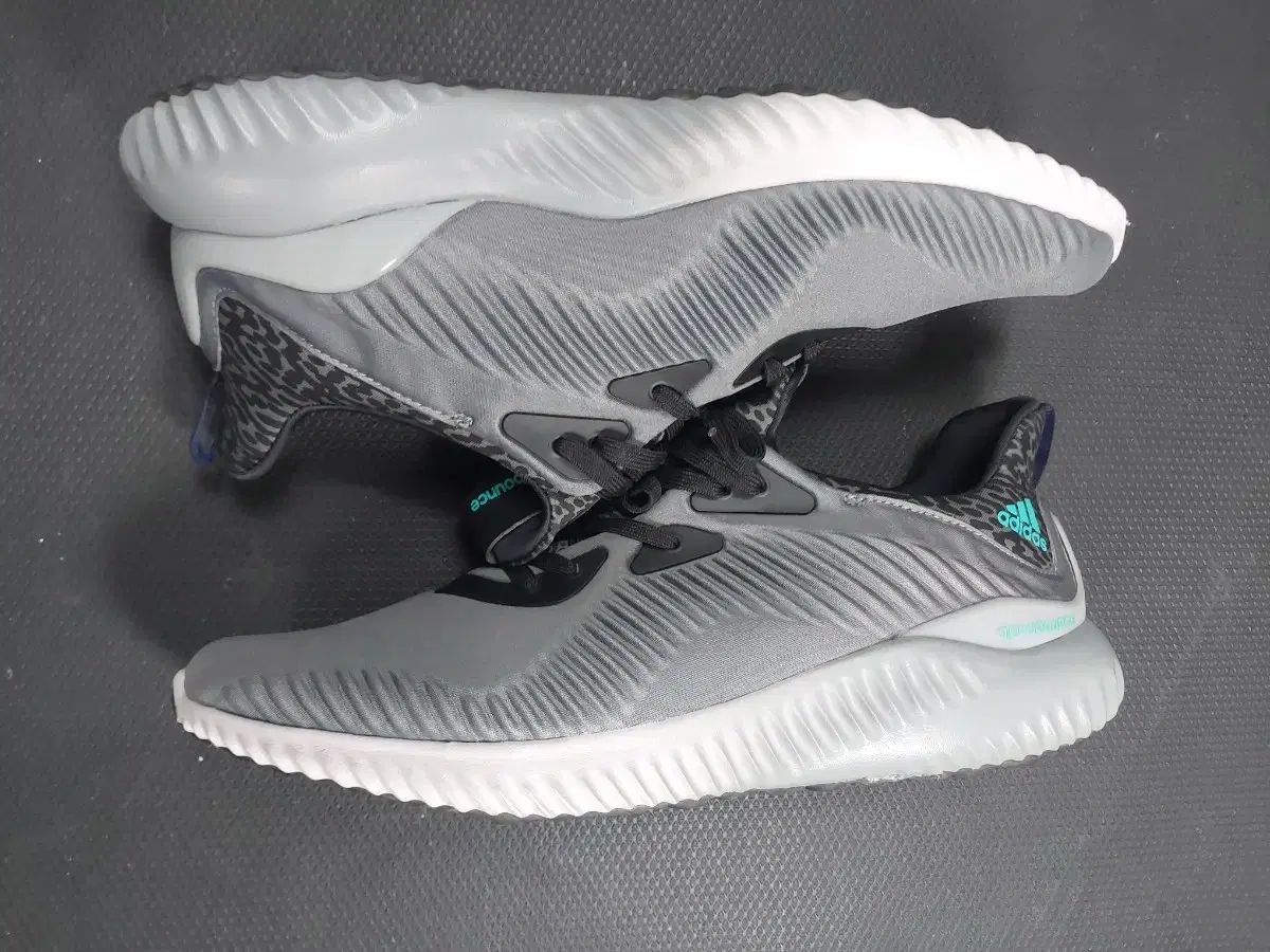 アディダス アルファバウンス