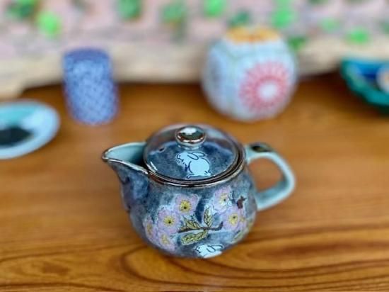 メーカー直送 九谷焼 急須 大 白兎ソメイヨシノ紫塗り 裏絵キイロ