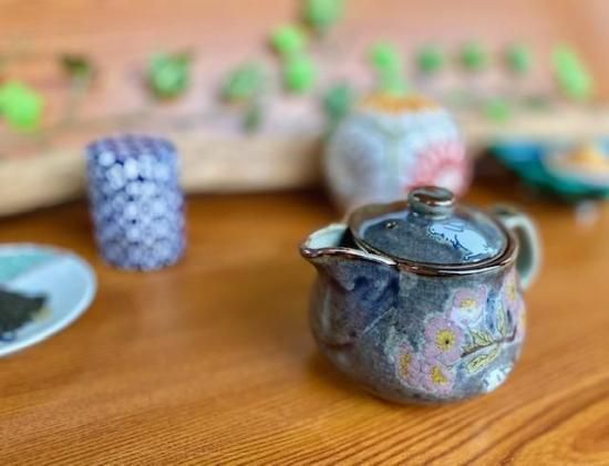 メーカー直送 九谷焼 急須 大 白兎ソメイヨシノ紫塗り 裏絵キイロ WWW_OPDRERGINERDOGAN_COM