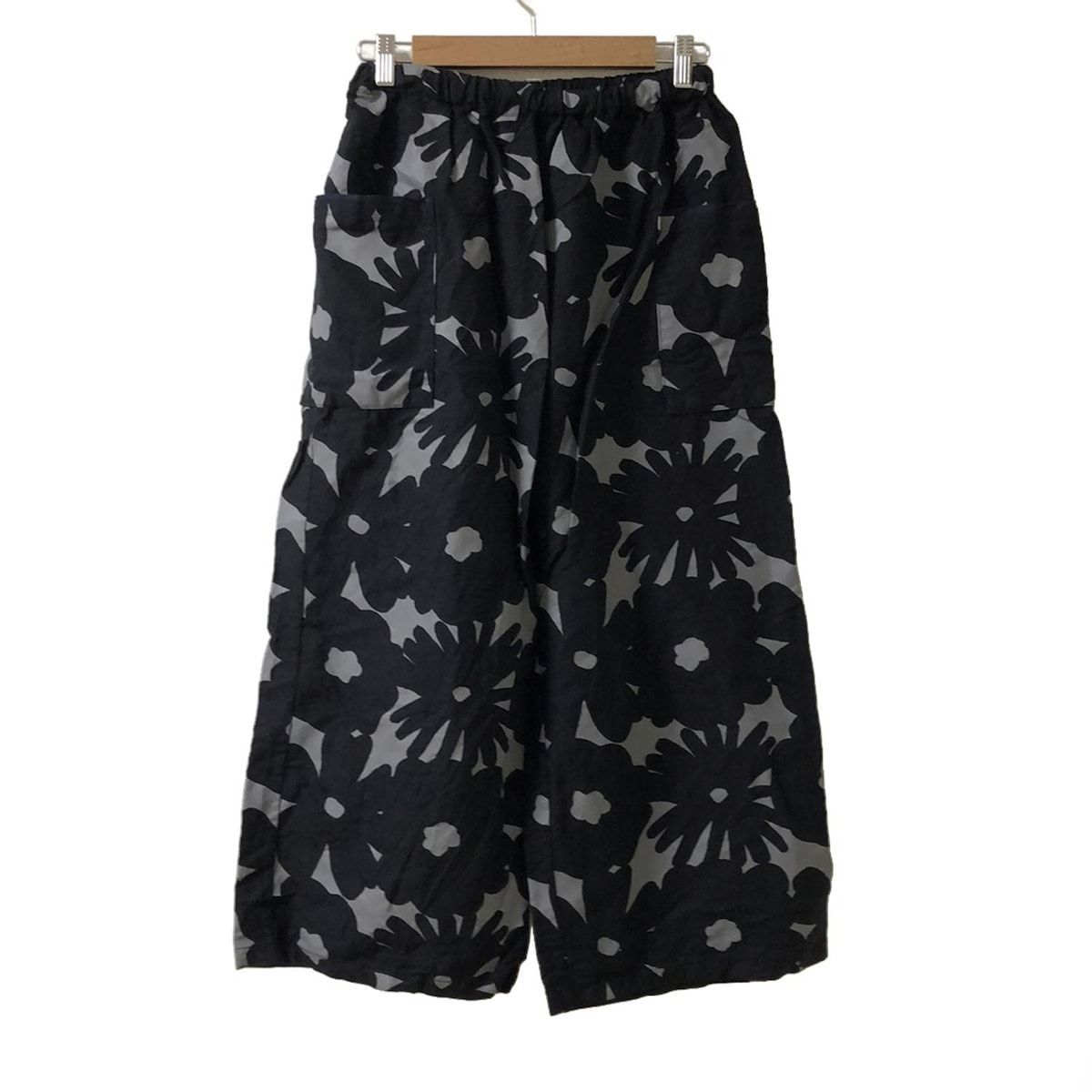 SOU ソウソウ パンツ サイズS レディース - 黒×グレー クロップド 半端丈 ウエストゴム 花柄