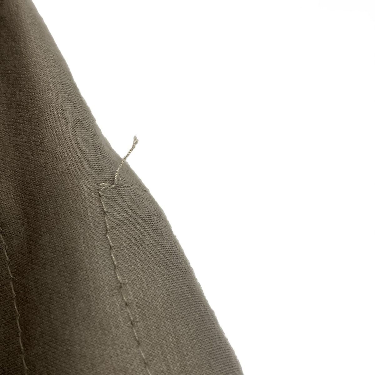 グレーベージュ