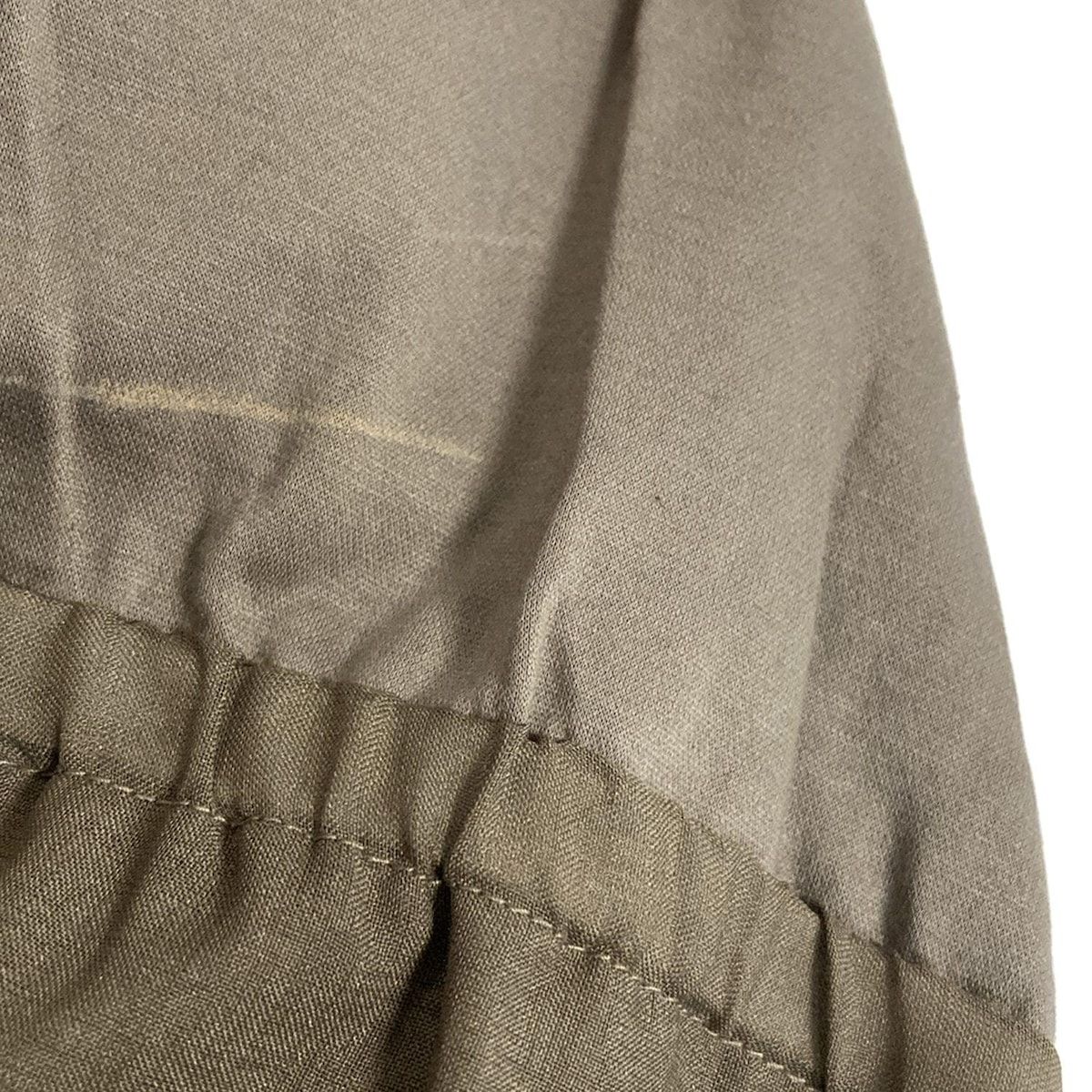 ゴールド Vネック