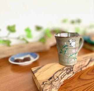 メーカー直送 九谷焼 マグカップ マグ 白兎なでしこ＆ソメイヨシノ 中裏絵 WWW_OPDRERGINERDOGAN_COM