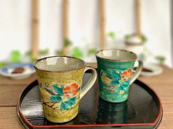 メーカー直送 九谷焼 ペアマグカップ 椿に鳥 黄塗り-緑塗り 裏絵