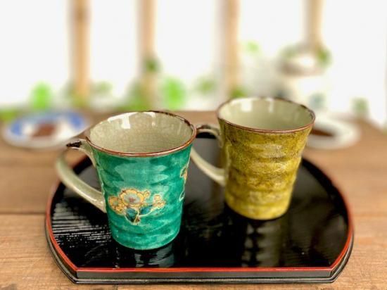 メーカー直送 九谷焼 ペアマグカップ 金糸梅に鳥 緑&黄塗り 裏絵