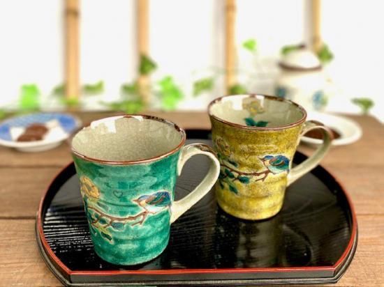 メーカー直送 九谷焼 ペアマグカップ 金糸梅に鳥 緑&黄塗り 裏絵