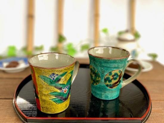 メーカー直送 九谷焼 ペアマグカップ 吉田屋木米ツートン＆丸紋松竹梅緑塗り 裏絵